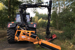 K260R, umgebaut für das Mähen von Gräben und Bankettstreifen.