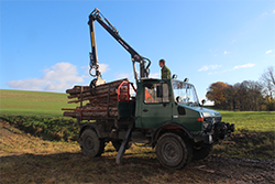 Unimog mit Forstkran